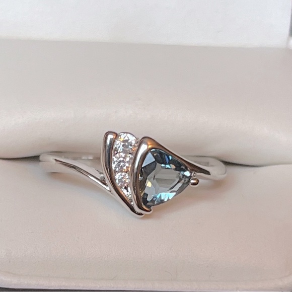 🎉 HP 🎉 Trillion Cut Aquamarine Ring - Picture 6 of 6